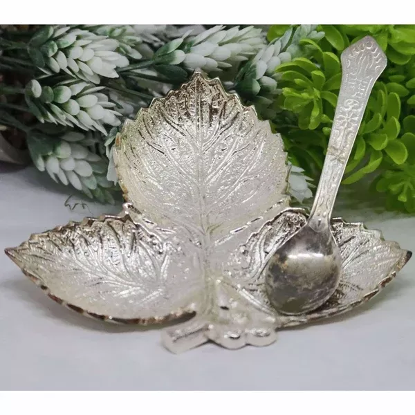 Chahat Premium Living Brass Grapes Leaf Platter