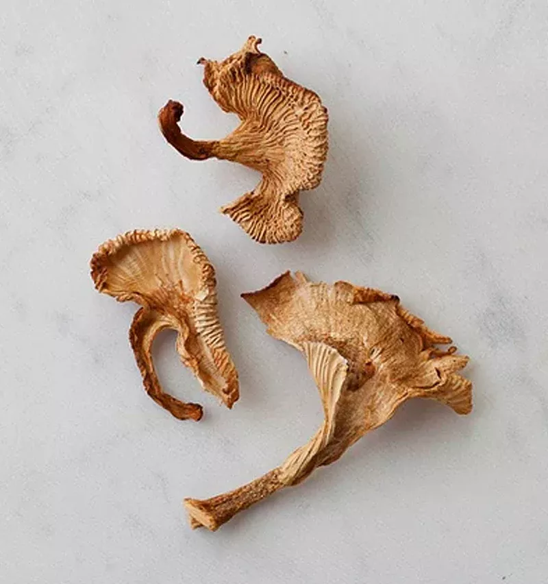 Dried Chanterelle Mushrooms