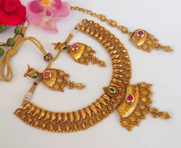Gold-Polished Semi Bridal Set