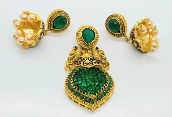 Green Matt Finish Pendant Set