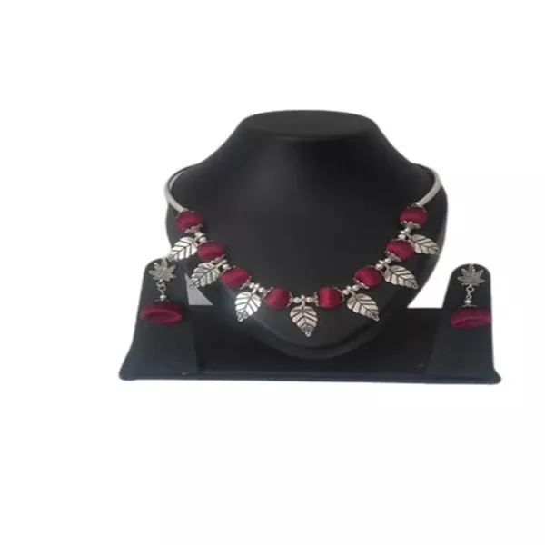 Kundan HandiKrafts Maroon Silk Thread Necklace